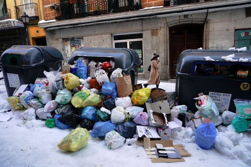 Madrid se potýká s nebývalými mrazy a přívaly sněhu.