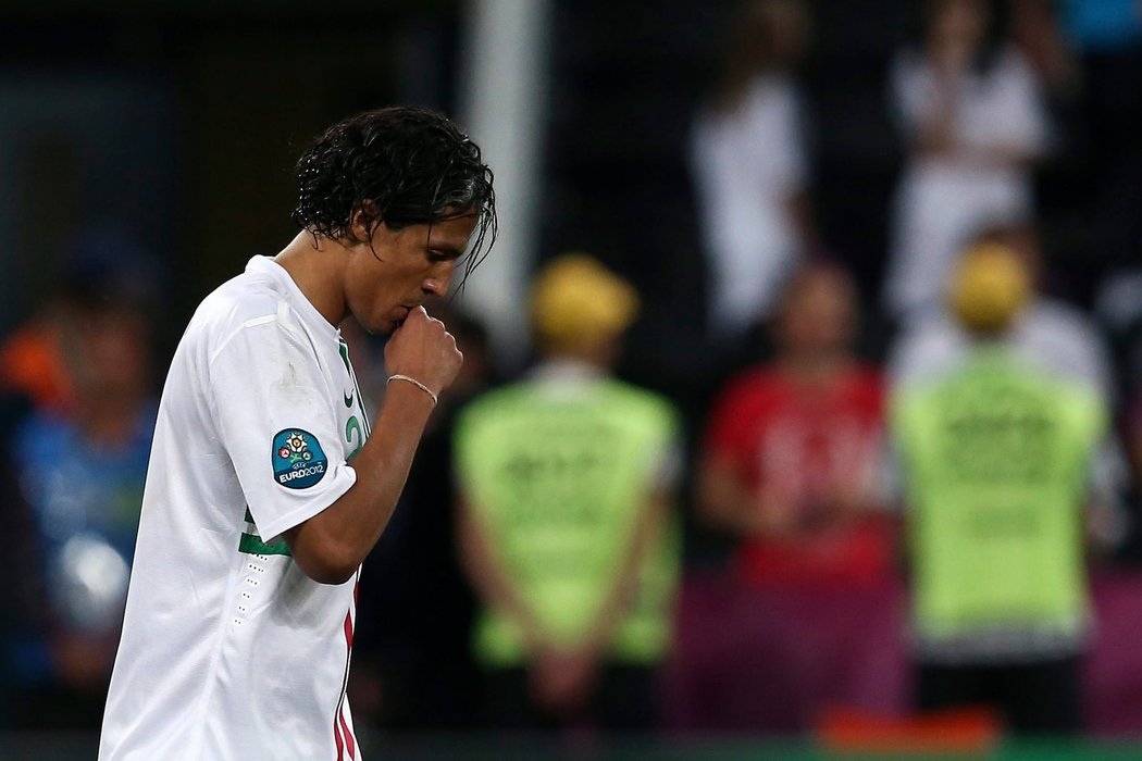 Bruno Alves byl tak nervózní, že ani nevěděl, kdy má jít penaltu kopnout.