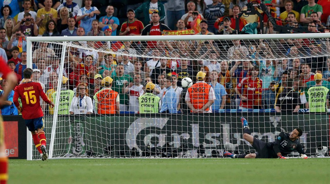 Sergio Ramos zachoval nervy na uzdě a penaltu proměnil jako Panenka.