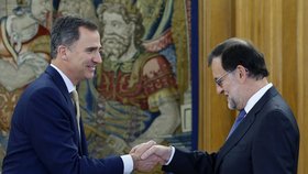 Španělský král Felipe VI. a premiér Mariano Rajoy. Ani on se novým předsedou vlády nestane, zemi tak čekají nové volby.