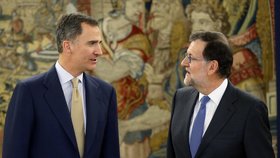 Španělský král Felipe VI. a premiér Mariano Rajoy. Ani on se novým předsedou vlády nestane, zemi tak čekají nové volby.