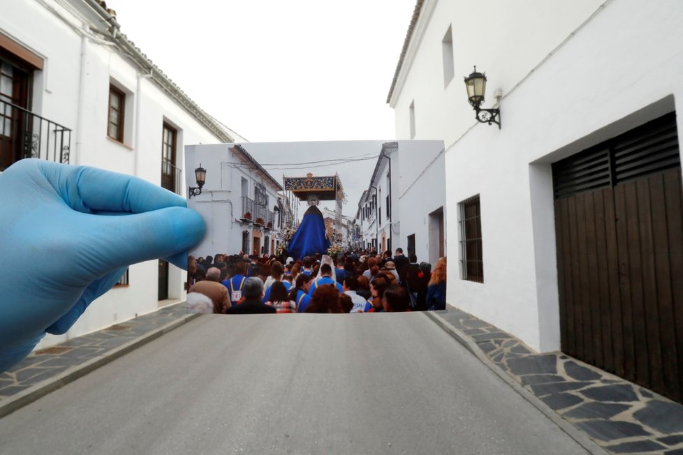 Loni ve Španělsku touto dobou: Začátek Svatého týdne plnil ulice věřícími a kajícníky. Nyní je ve městě Ronda spíše jen svatý klid (5.4.2020)