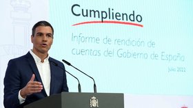 Španělský premiér Pedro Sanchéz na konferenci v Madridu