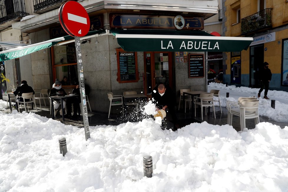 Příval sněhu ve španělské metropoli Madridu (10. 1. 2021)
