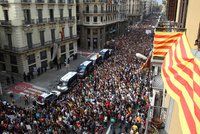 300 tisíc Španělů vyšlo bouřit do ulic: Zuří kvůli násilnostem při katalánském referendu