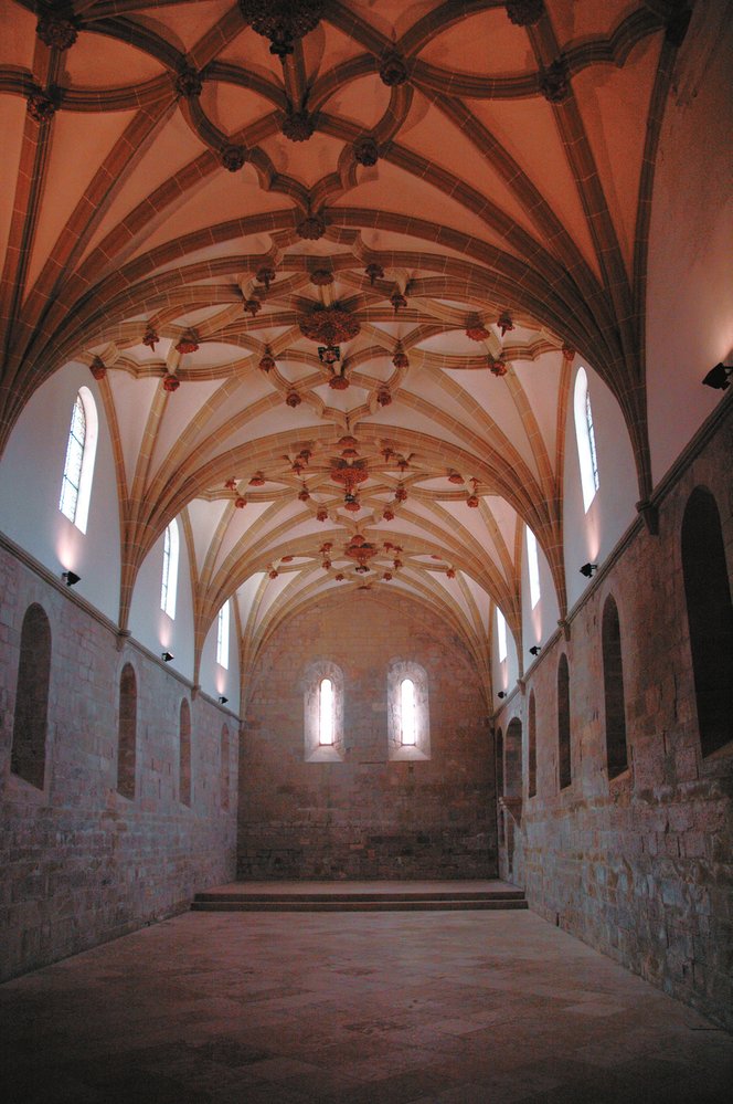 Cisterciácký klášter Veruela je v Aragonii nejstarší. Interiér tvoří složité klenby.