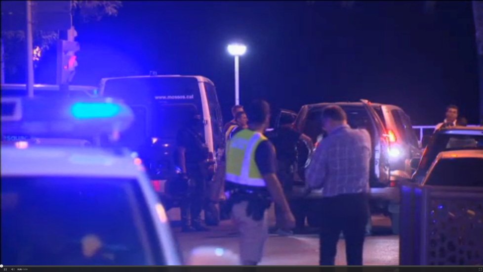 Španělská policie zabila  pět lidí, kteří se v osobním autě v městě Cambrils snažili porážet chodce