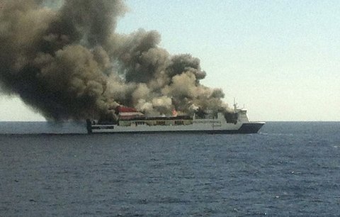 Požár na trajektu s 288 lidmi: Loď plula z Řecka, zasahuje pobřežní stráž