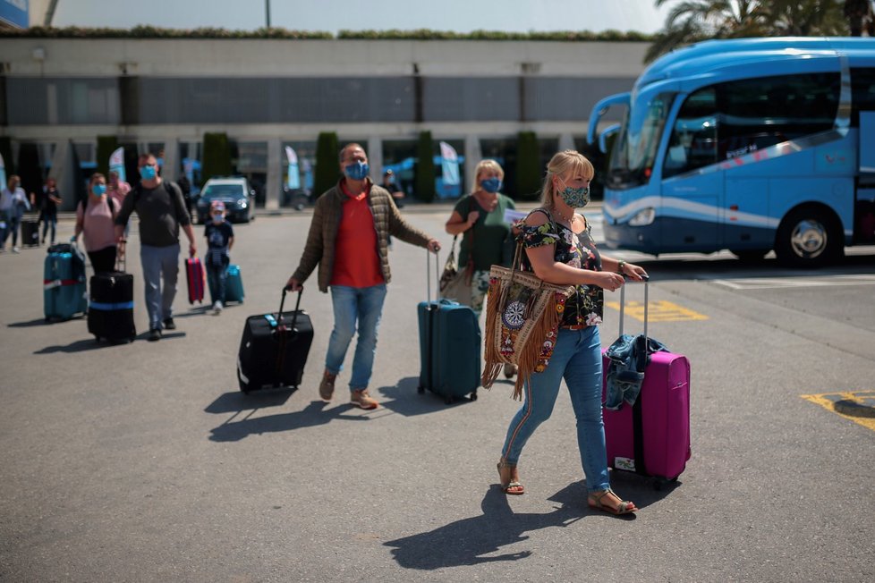 Jako první se v rámci pilotního projektu na Mallorcu vrátili turisté z Německa (18. 6. 2020)