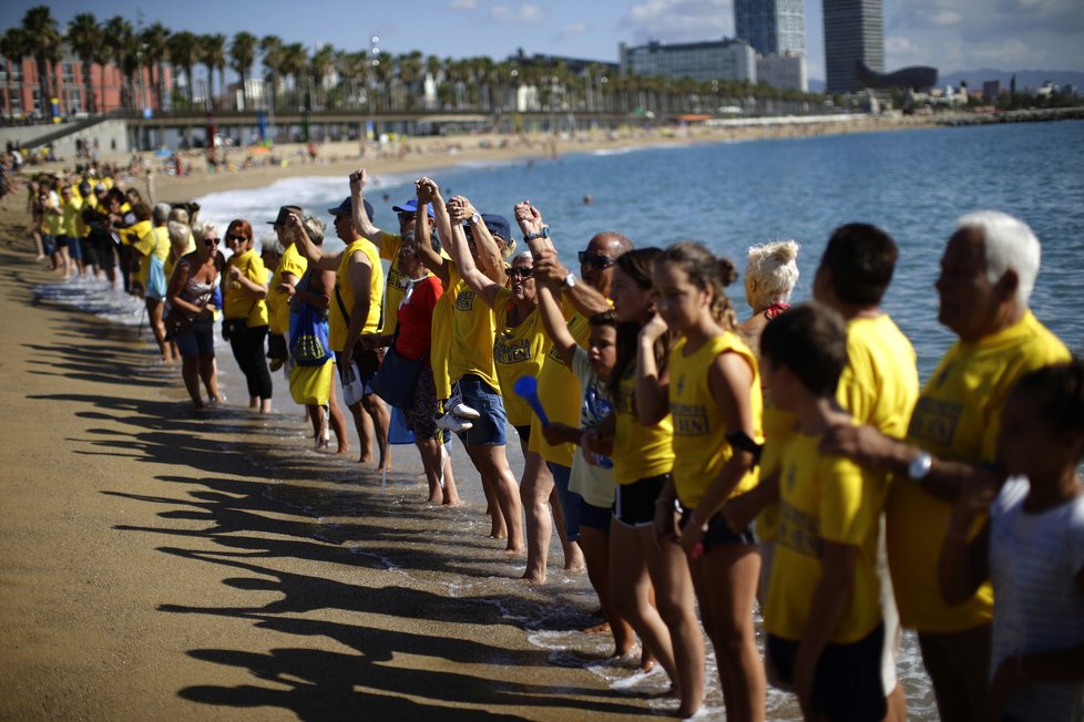 Ve Španělsku protestují lidé proti milionům turistů, kteří prý ničí jejich zemí