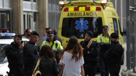 Tragédie ve Španělsku: Mladík ze školy v Barceloně zabil kuší učitelku