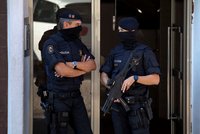 Teror ve Španělsku: „Alláh,“ křičel muž s nožem na policejní stanici. Strážníci ho zastřelili