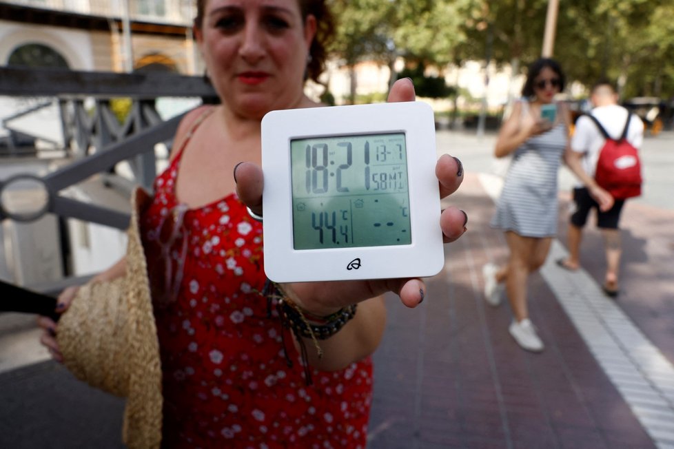 Sevilla: Ještě v půl sedmé večer bylo přes 44 °C (13. 7. 2022).