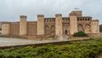 Hrad Aljafería: Arabské architektonické dědictví se neomezuje pouze na jih poloostrova. K dominantám krásné Zaragozy se řadí hradní pevnost Aljafería z 10. století. Během své existence prošla řadou úprav, ovšem díky skvostným arabeskám tu na vás dýchne prastaré kouzlo Blízkého východu.