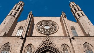 Při výzdobě barcelonského chrámu Panny Marie Mořské se nezapomnělo ani na ty nejchudší