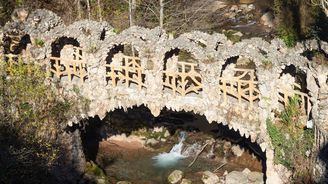 Katalánská vesnička La Pobla de Lillet ukrývá málem zapomenuté zahrady navržené Gaudím