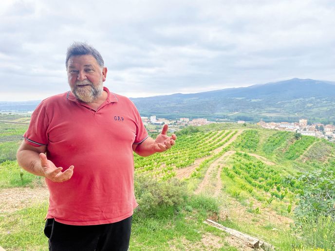 Juan Carlos Sancha nám ukázal své vinohrady staré i stovky let Juan Carlos Sancha nám ukázal své vinohrady staré i stovky let