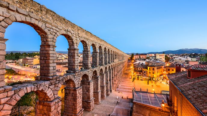 Segovia: Významné historické město ve středním Španělsku zdobí monumentální římský akvadukt