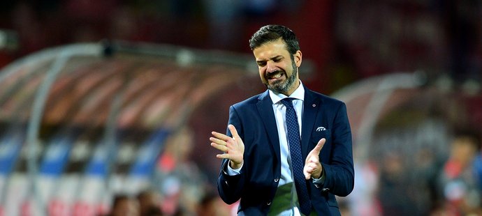 Trenér Sparty Andrea Stramaccioni během zápasu v Bělehradu