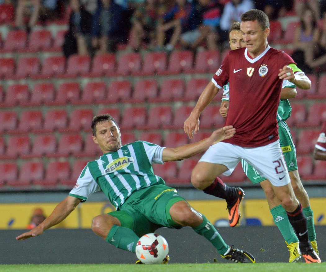 Josef Jindřišek z Bohemians (vlevo) a David Lafata ze Sparty.