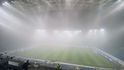 Hodinu a půl před výkopem Sparty v Rumunsku zahalila stadion mlha