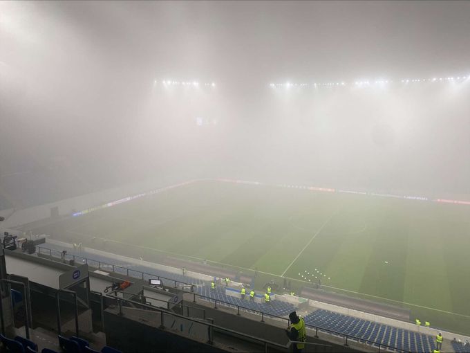 Zápas Sparty v ohrožení? Craiovu zahalila mlha, vzpomínky na Rijeku ožívají Zápas Sparty v ohrožení? Craiovu zahalila mlha, vzpomínky na Rijeku ožívají