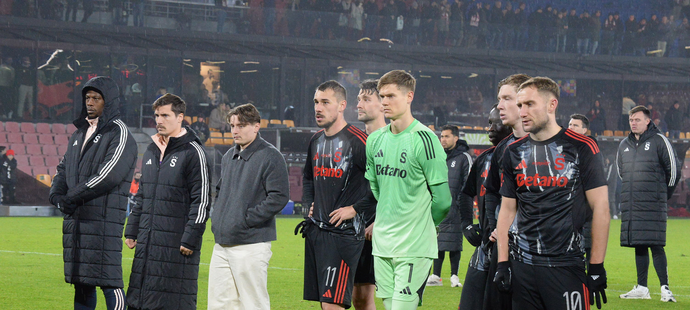 Kají se? Sparťané jako školáci přistižení při kouření na záchodě po ostudě s Pardubicemi.