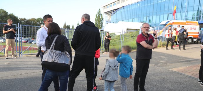 No konečně... Rodinka dorazila a Jílek se mohl jít zase soustředit na fotbal