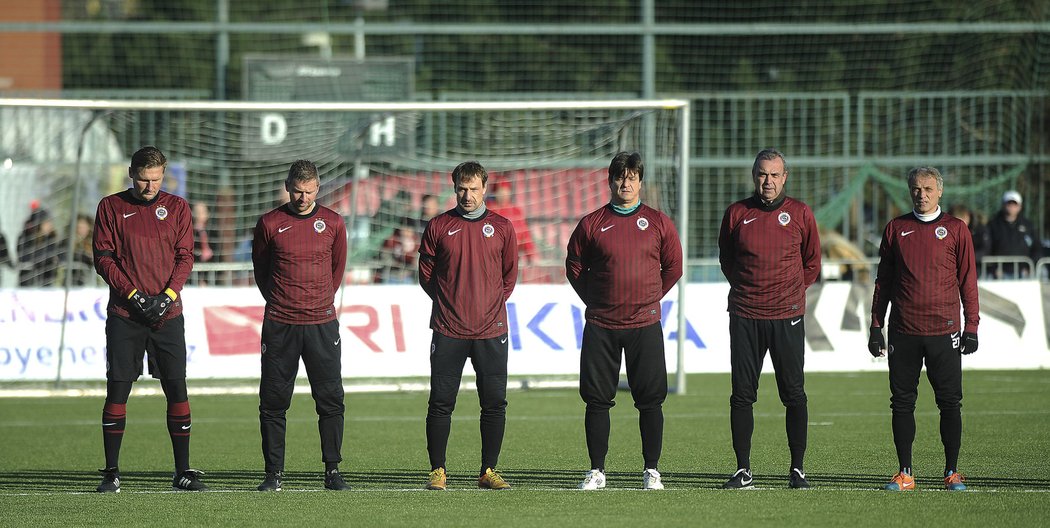 Fotbalisté na Silvestrovském derby uctili minutou ticha zesnulého Pavla Srníčka