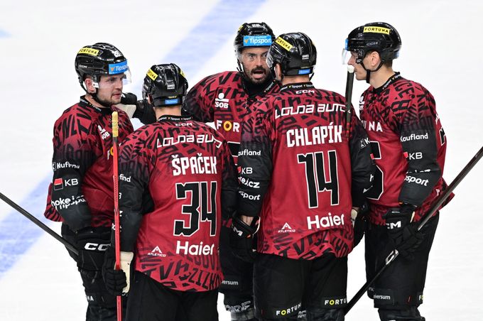 Sparta řeší únik milionů v klubu skrz hráčskou výstroj. Od týmu odešel kustod a účetní Sparta řeší únik milionů v klubu skrz hráčskou výstroj. Od týmu odešel kustod a účetní