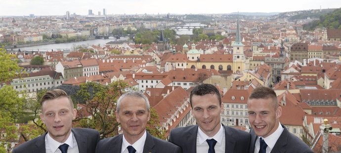 Ladislav Krejčí, trenér Vítězslav Lavička, David Lafata a Pavel Kadeřábek.