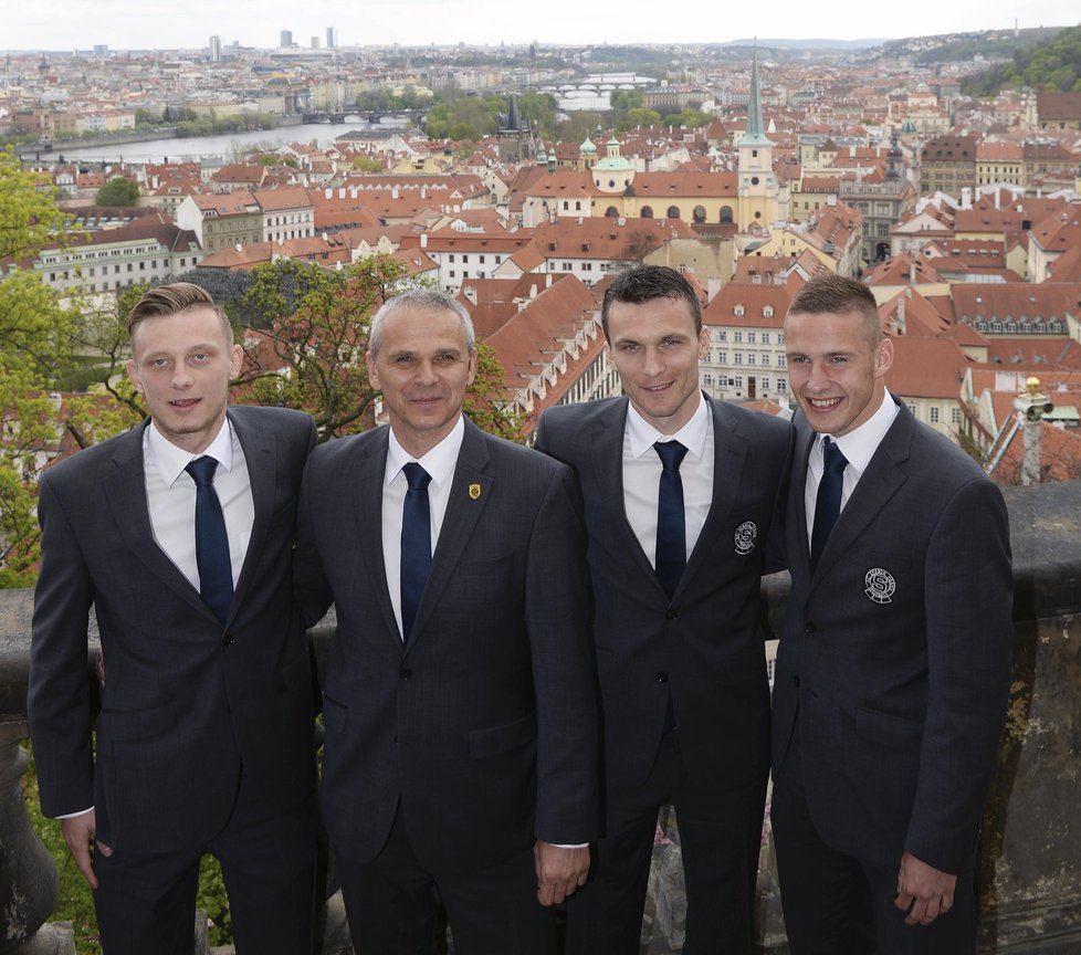 Ladislav Krejčí, trenér Vítězslav Lavička, David Lafata a Pavel Kadeřábek.