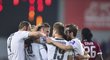 Fotbalisté Plzně se radují po gólu do sítě Sparty