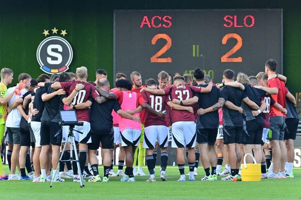 Pozápasové kolečko hráčů Sparty Pozápasové kolečko hráčů Sparty