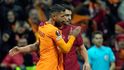 Hráči Galatasaraye slaví vstřelenou branku do sítě Sparty