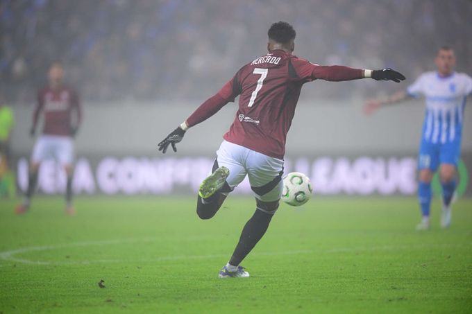 ONLINE: Craiova - Sparta 0:0. Tlak Pražanů, tvrdá rána Mercada končí na břevně ONLINE: Craiova - Sparta 0:0. Tlak Pražanů, tvrdá rána Mercada končí na břevně