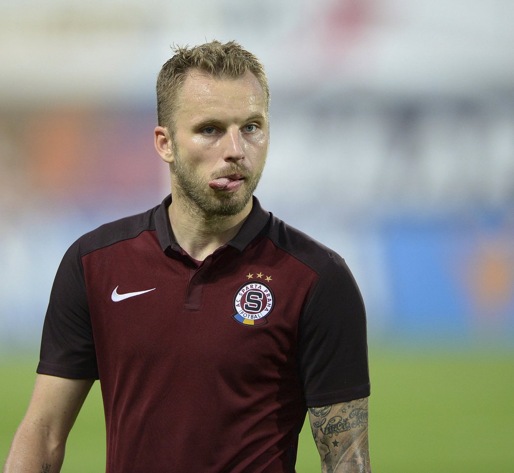 60 % - MICHAL KADLEC, obránce, 31 let, Pořizovací cena: volný hráč, Předchozí klub: Fenerbahce, Starty/góly ve Spartě: 4/0 