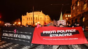 Členům SPD tvrdilo, že se musí zaplatit kauce pro krajský úřad. Když později vyšlo najevo, že v tomto případě na rozdíl od sněmovních voleb není příspěvek na volební náklady potřeba platit, hnutí podalo na ženu, která peníze shromažďovala, trestní oznámení