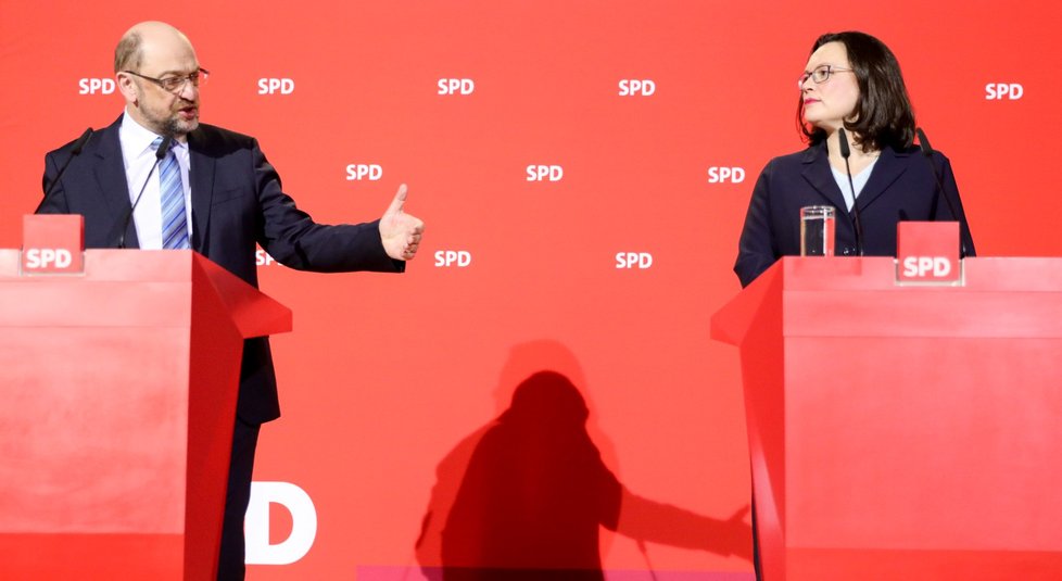 Končící předseda německých sociálních demokratů Martin Schulz a Andrea Nahlesová