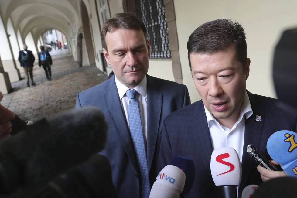 Okamura s Fialou na cestě na jednání SPD s ANO