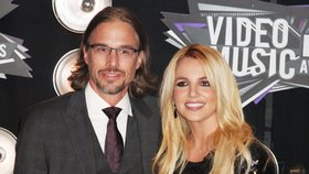 Britney Spears si v prosinci tohoto roku vezme za muže svého bývalého manažera Jasona Trawicka, který jí požádala o ruku minulý rok