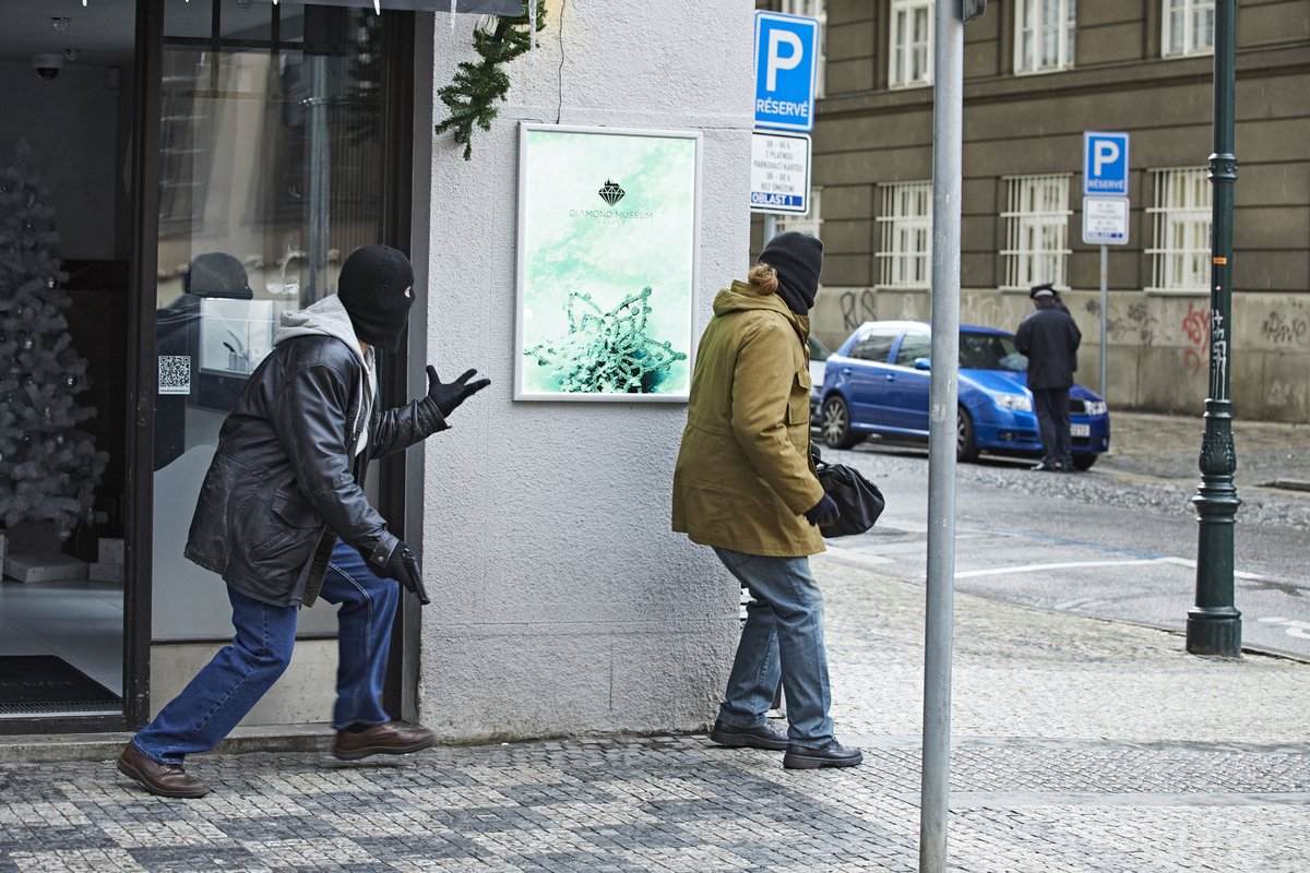 Kvůli přepadení zlatnictví muselo být uzavřeno několik ulic.