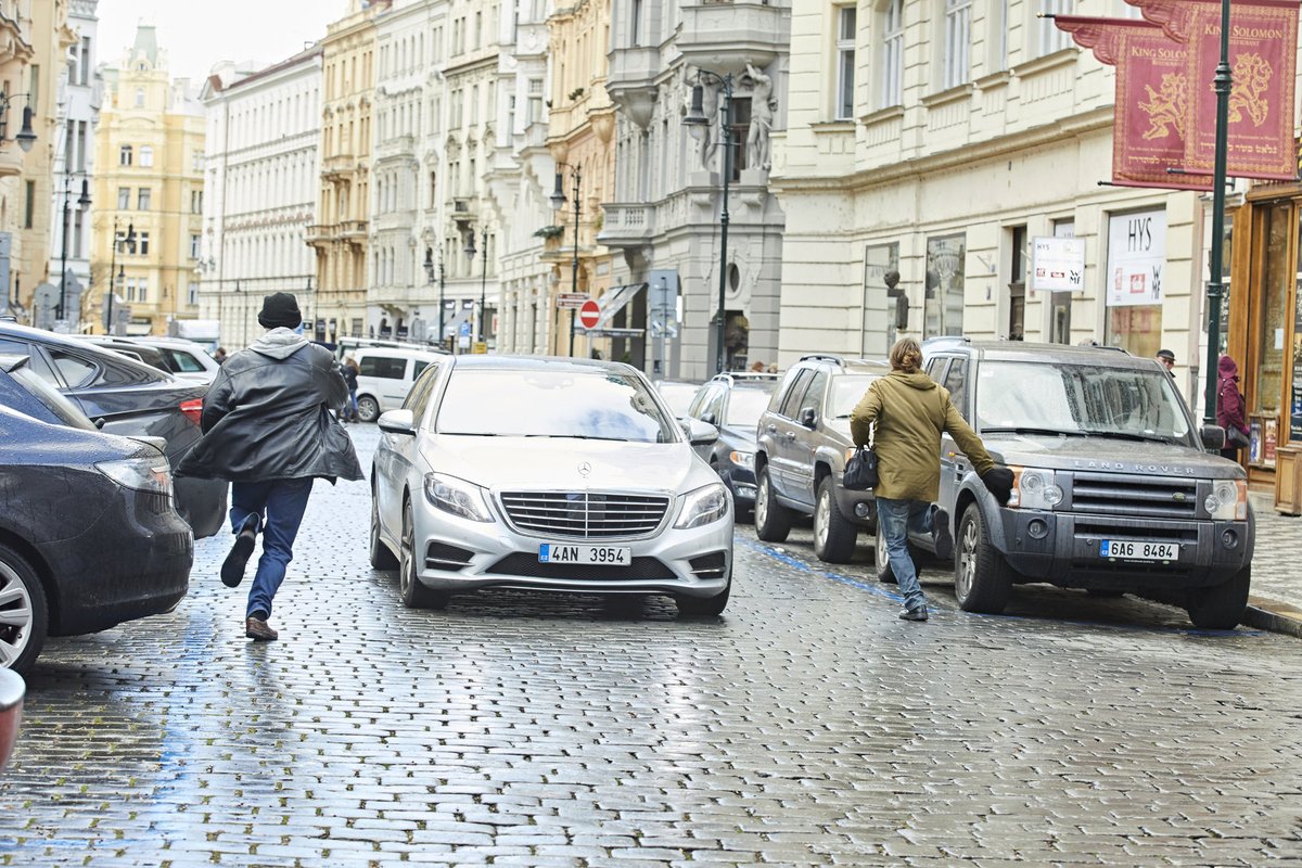 Kvůli přepadení zlatnictví muselo být uzavřeno několik ulic.