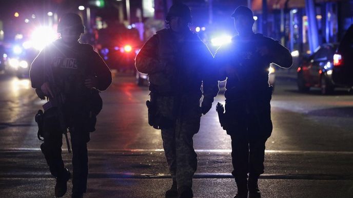Speciální policejní jednotky operují na předměstí Bostonu