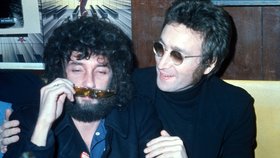 Phil Spector a John Lennon.