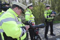 Policisté měří rychlost na 1000 místech! Kompletní seznam míst, kde číhají