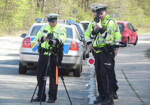 Břeclavští strážníci na sebe upozorňují, že měří rychlost. Ilustrační foto
