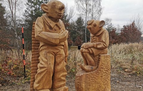 Skupovi  k 130. narozeninám: Na stezce Spejbla a Hurvínka v Plzni přibyly nové sochy