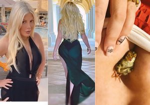 Tori Spelling dráždí fanoušky štíhlou postavičkou a kuřetem mezi psy