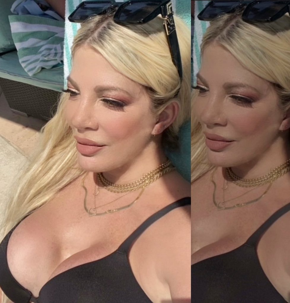 Tori Spelling se předvádí